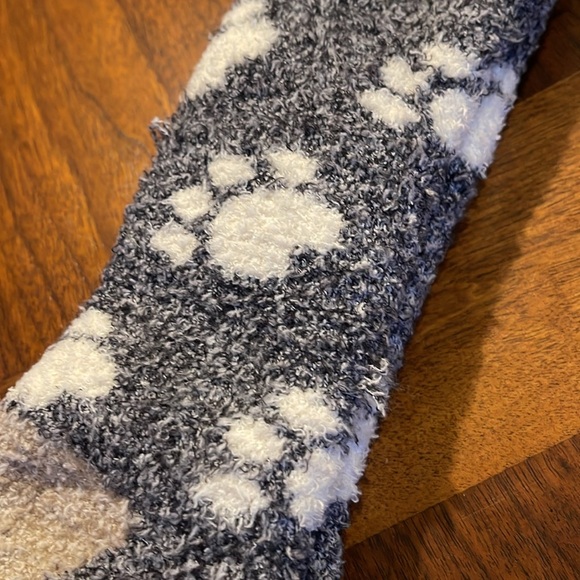 NEVER WORN WORLD'S SOFTEST KNIT PICKIN' COLLECTION SOCKS - PAWPRINTS ADORABLE! - Picture 9 of 9